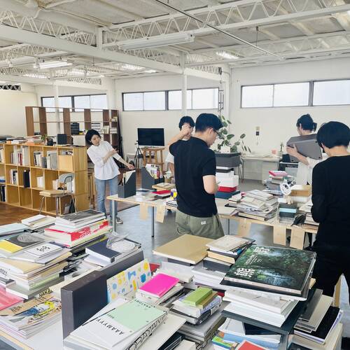 篠原紙工の本棚